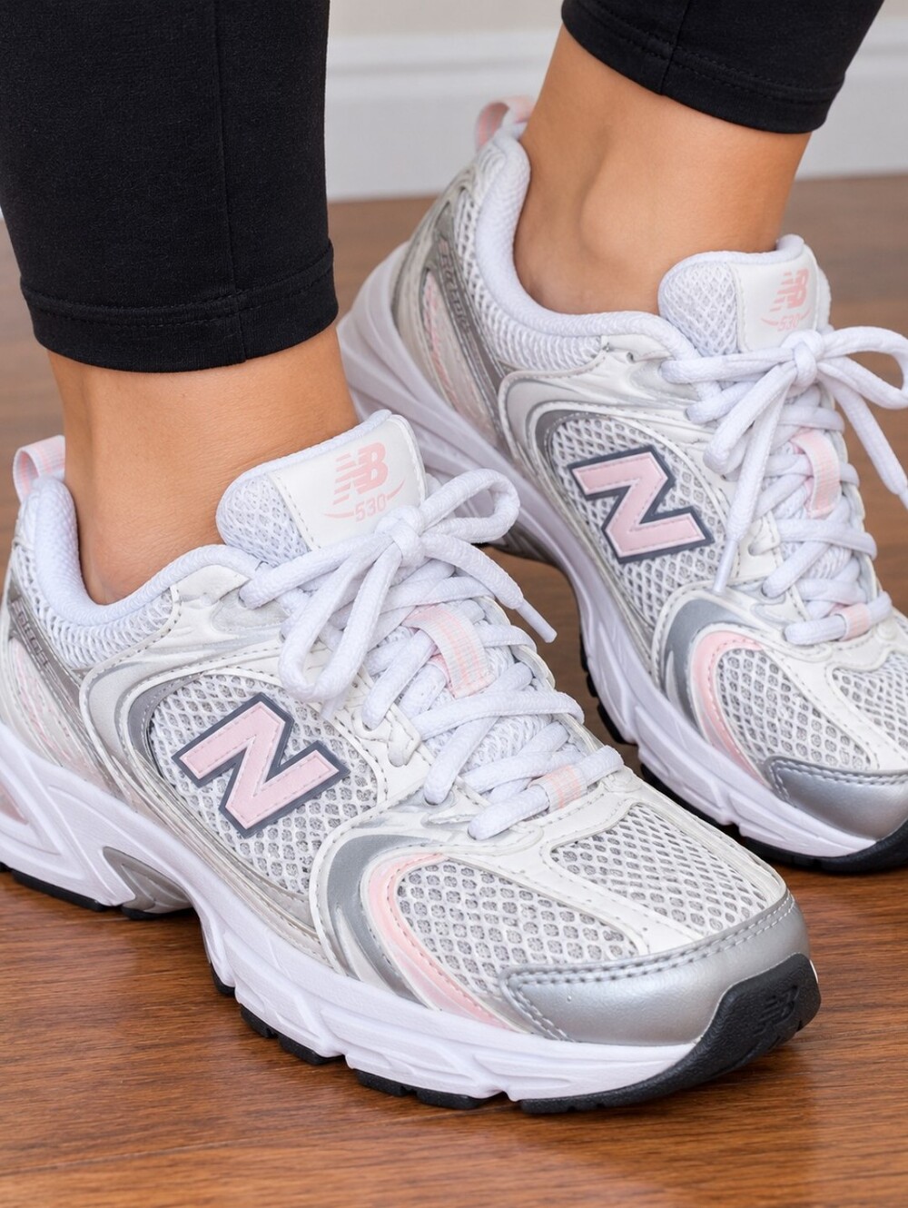 New Balance 530 'White Light cloud/ pink Sneakers size 4